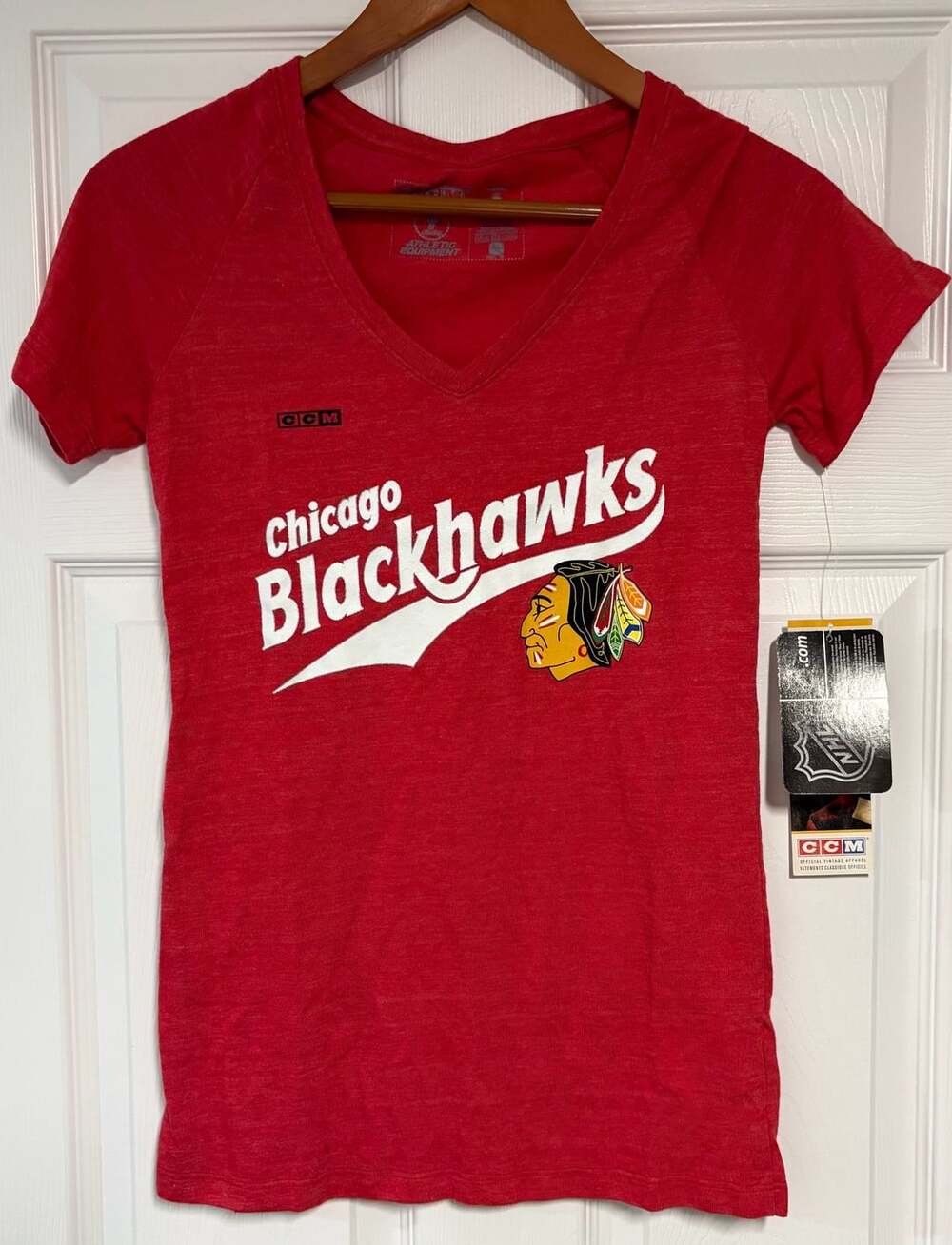 CCM Chicago Blackhawks Size S V-Neck T-Shirt Red NWT